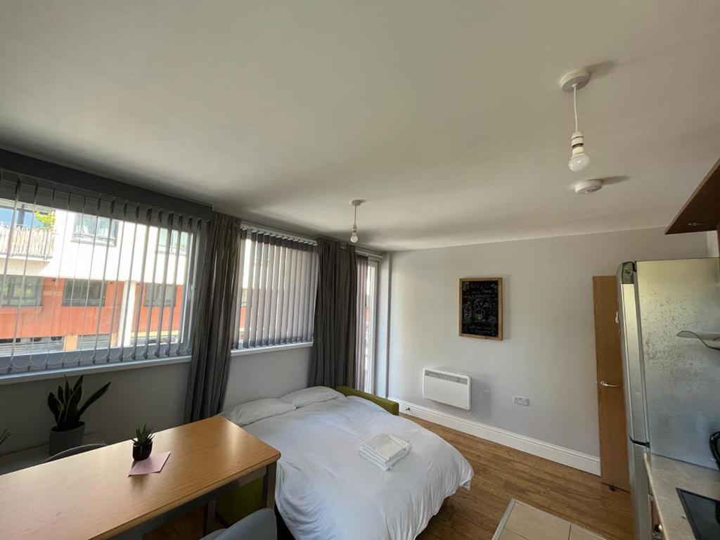 London Modern Flat Near Transports Apartment Exterior photo