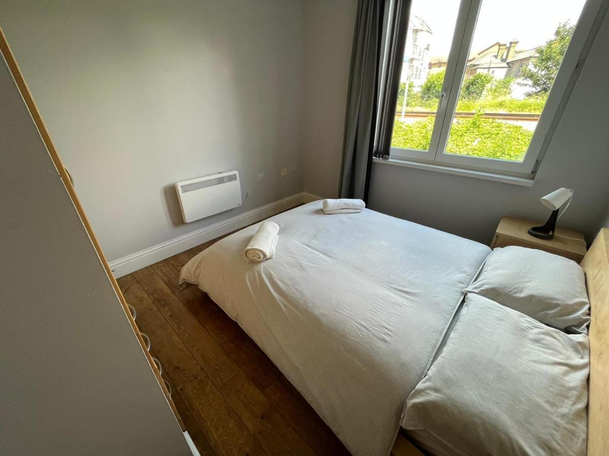 London Modern Flat Near Transports Apartment Exterior photo