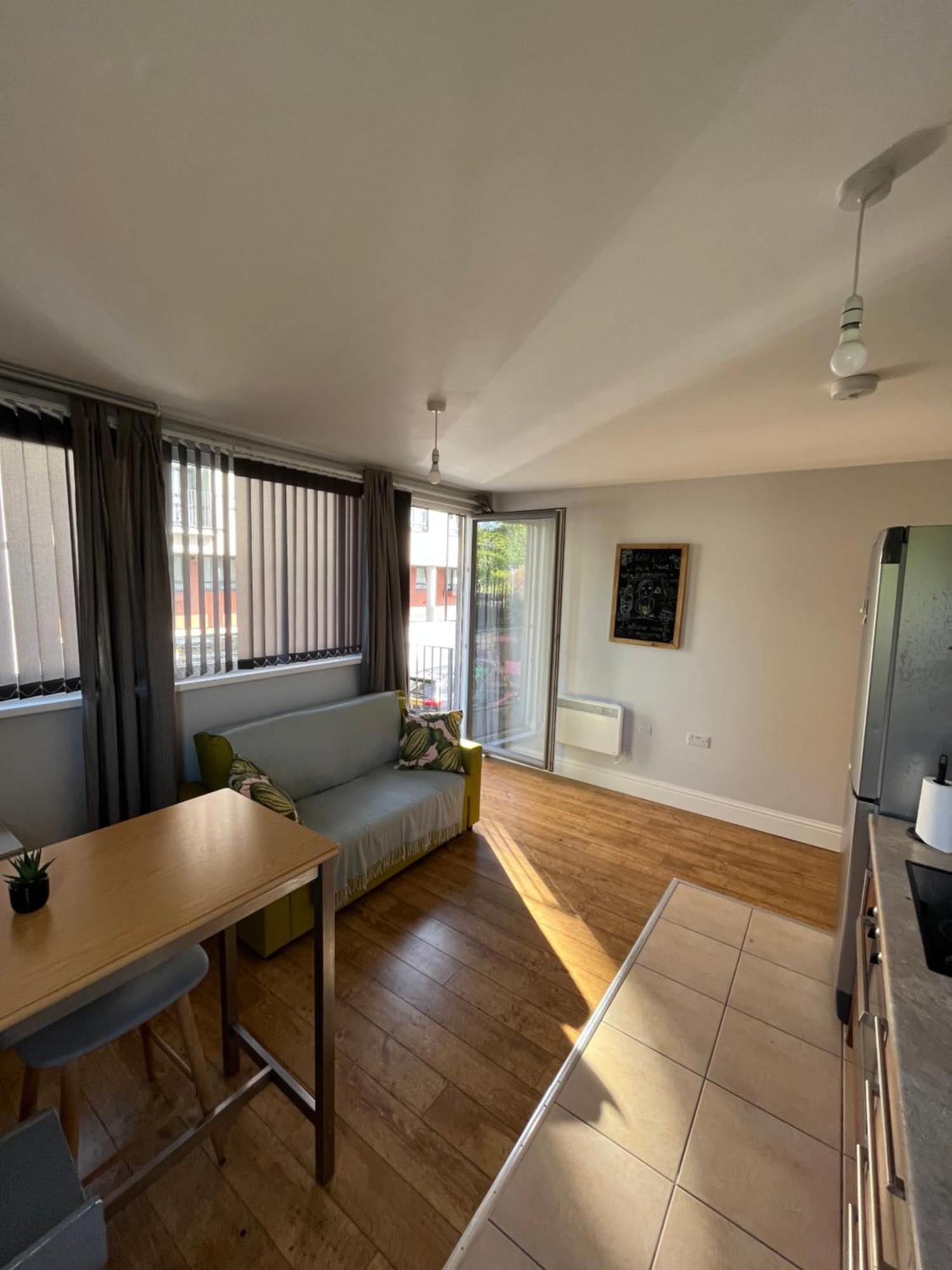 London Modern Flat Near Transports Apartment Exterior photo